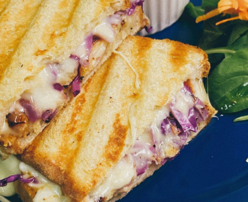 ハニーディジョンマスタード チキンホットサンド＊Honey Dijon Chicken Melt!